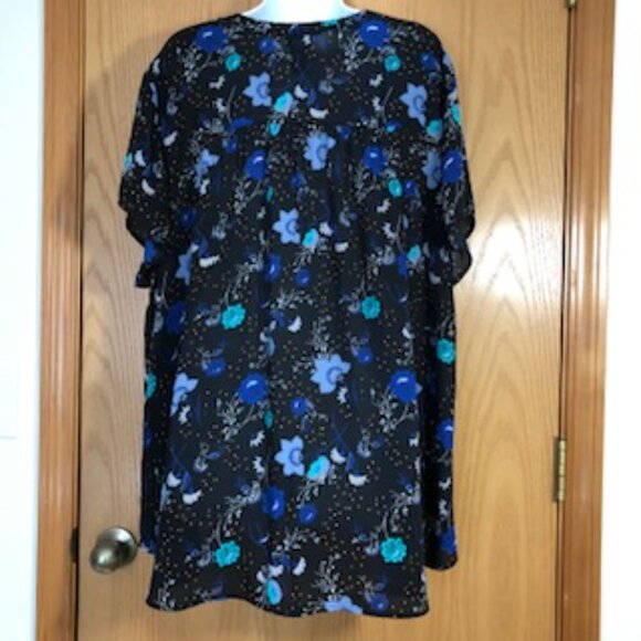 NWOT Torrid Floral Plus Blouse Tunic Blue on Black Cap Sleeves V Neck 3X XXXL - Picture 5 of 6